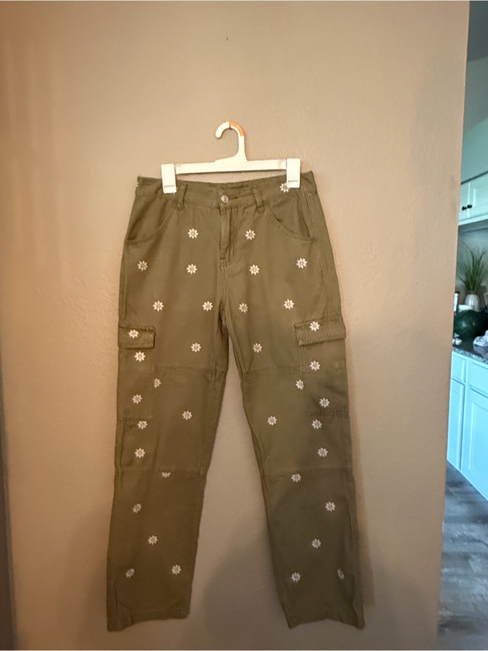 Forever 21 Olive Green Floral Cargo Straight-Leg Pants - Picture 3 of 5